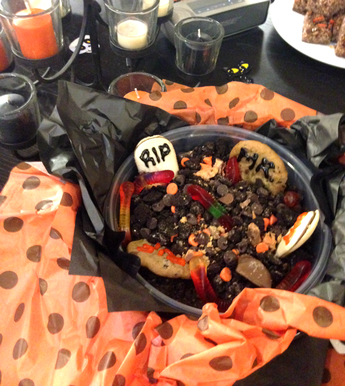 Halloween, Candy, Fall, Halloween Decorations, Recipes, Dirt Cup