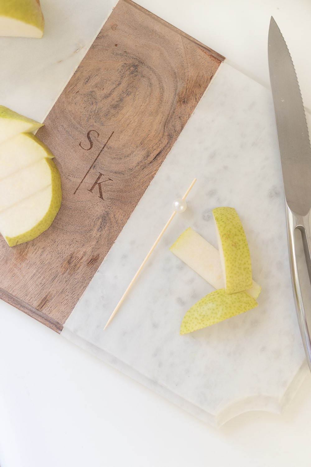 Garnish ideas for fresh pear cocktails by blogger Stephanie Ziajka on Diary of a Debutante