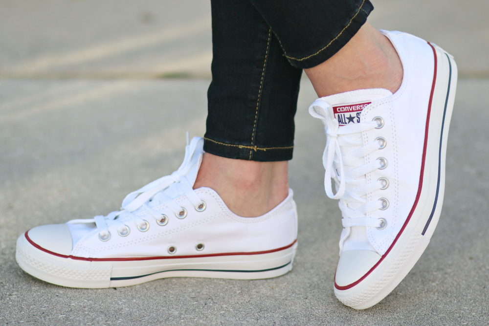 converse all star white on feet