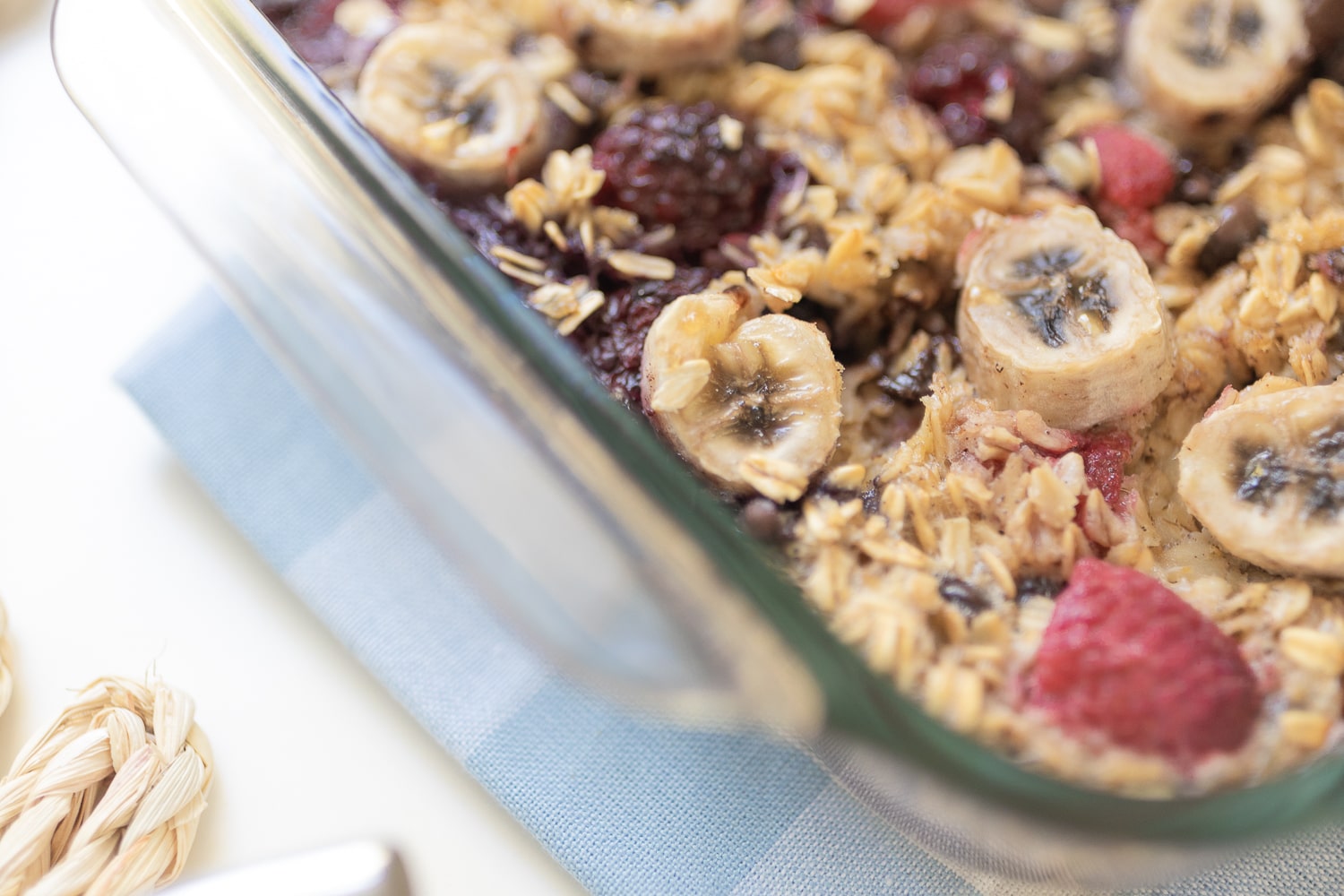 Blogger Stephanie Ziajka shares her breakfast meal prep recipe for baked berry oatmeal bars on Diary of a Debutante