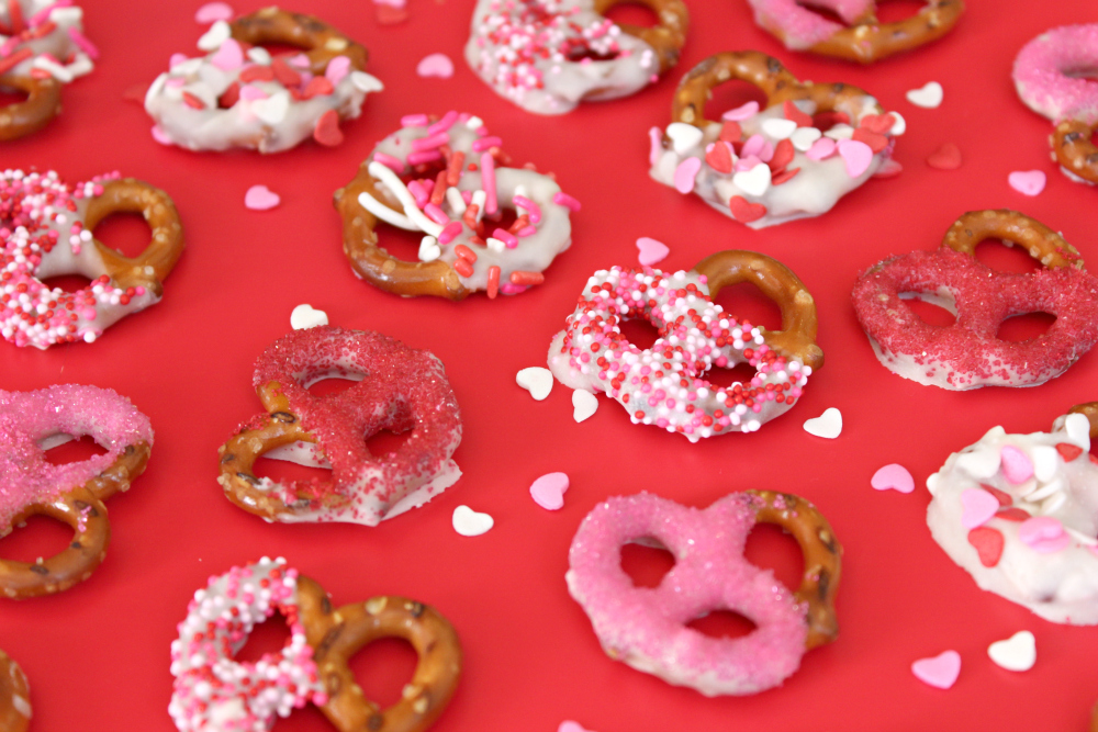Valentine's Day Snack, Easy Snack Recipe, Valentine's Day Pretzels, White Chocolate Pretzels, Stephanie Ziajka, Diary of a Debutante
