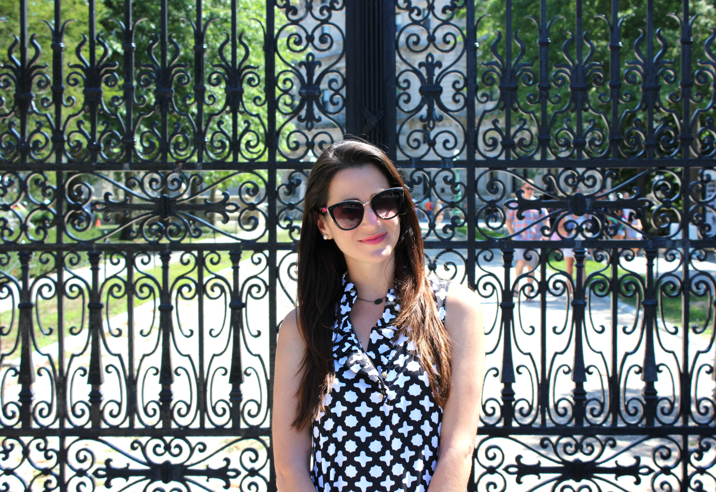 Brit Rose black and white ruffle dress for touring The Breakers in Newport, Rhode Island