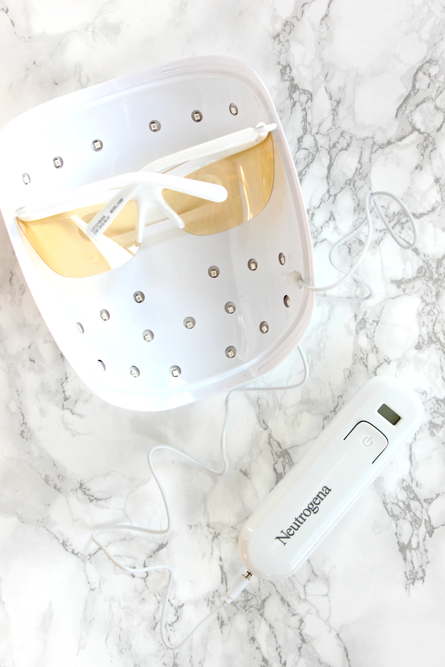 Testing out the power of light therapy to treat breakouts with the new Neutrogena Light Therapy Acne Mask