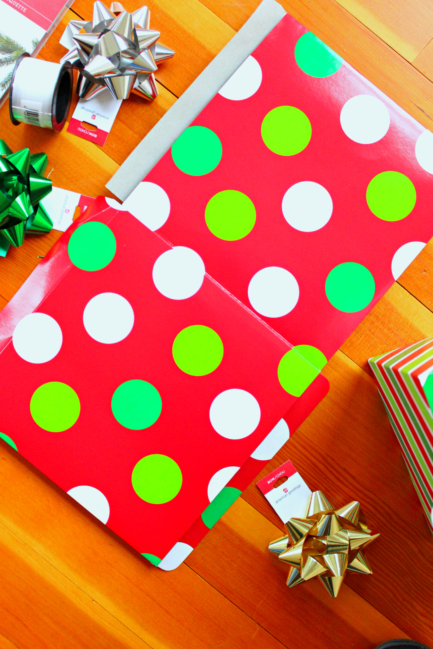 Quick and easy gift wrapping ideas from American Greetings