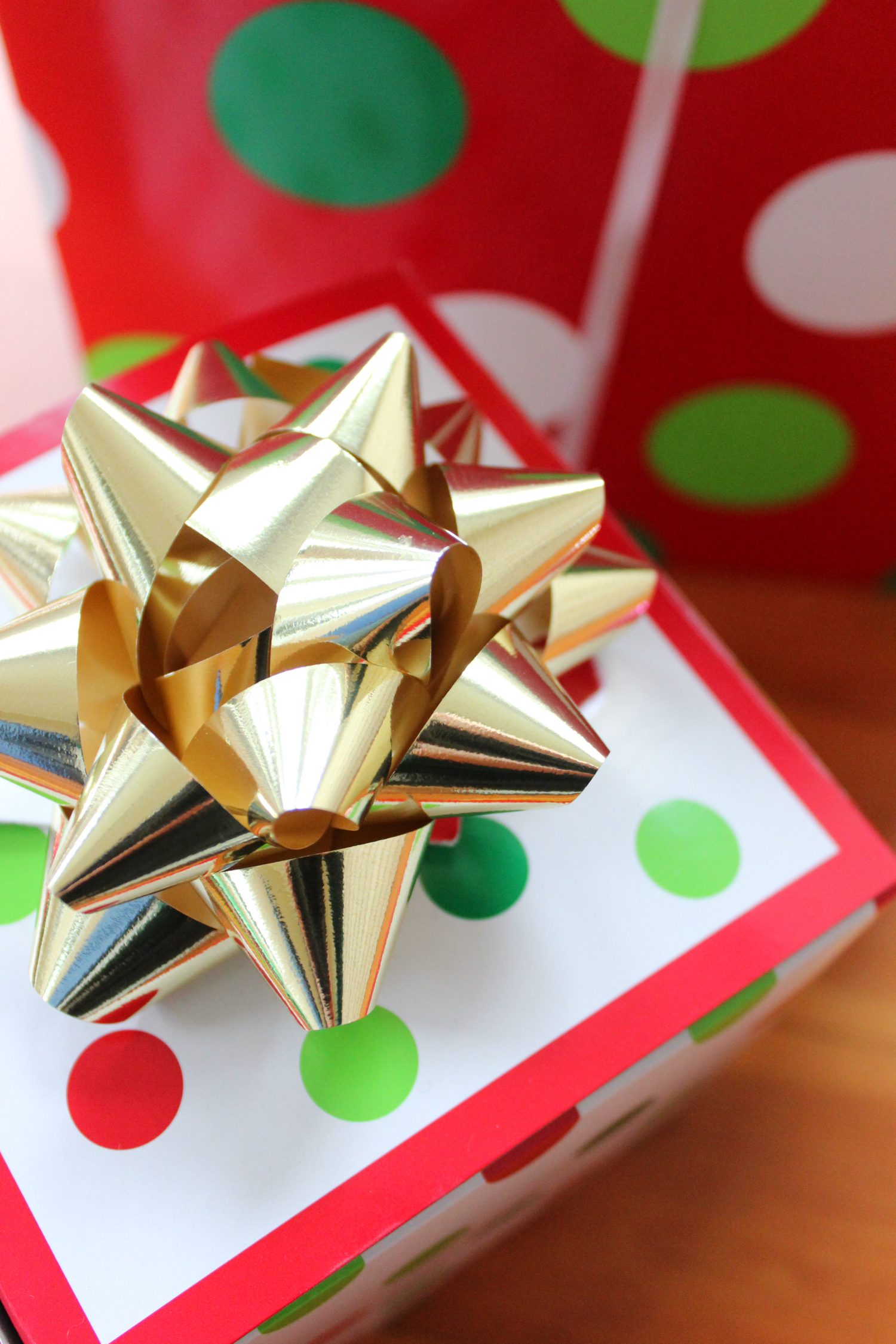 Quick and easy gift wrapping ideas from American Greetings