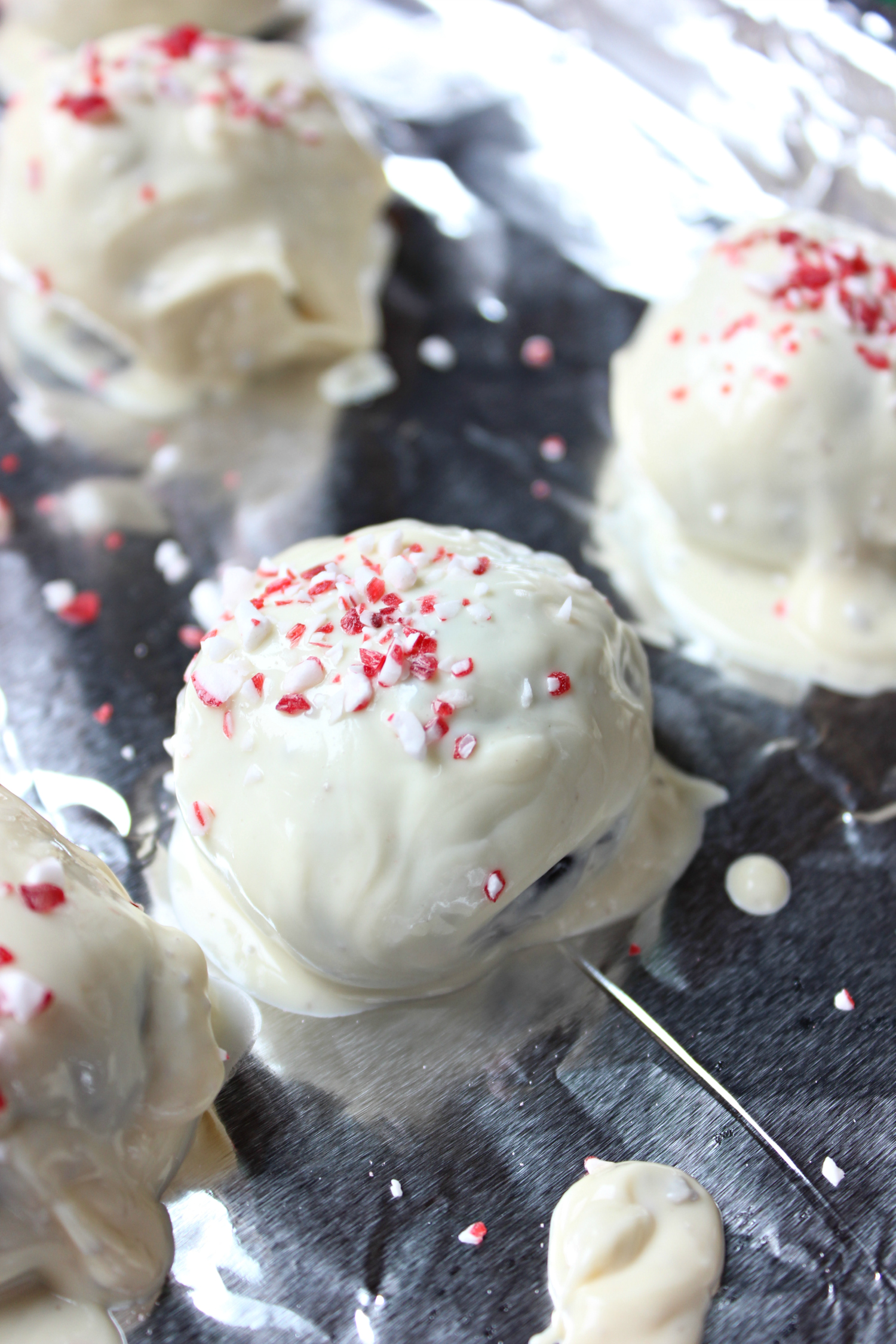These mouth-watering white peppermint Oreo truffles are a no-bake, surprisingly easy holiday dessert!