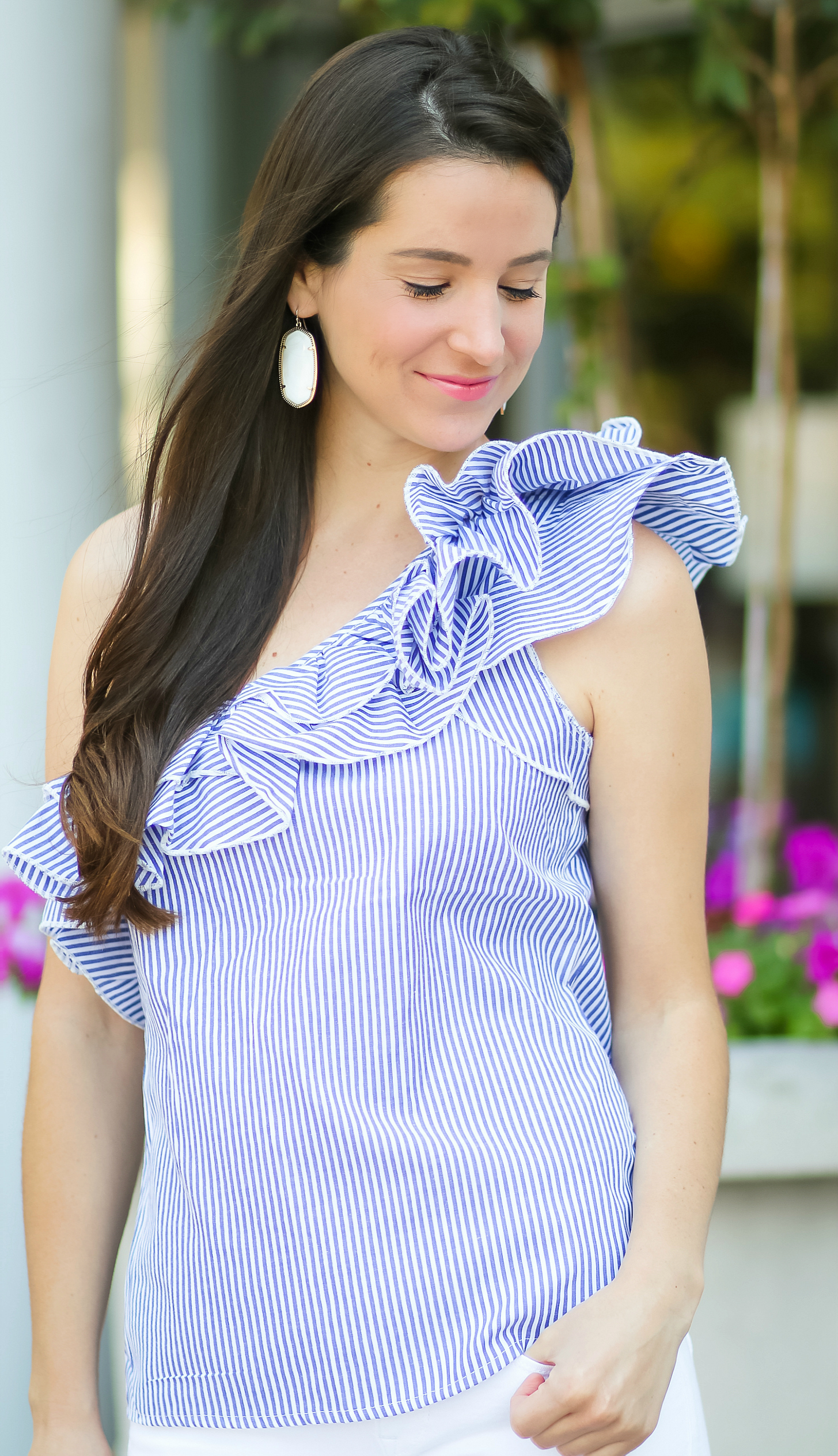 How to keep white clothes white for longer with CLOROX | Casual summer outfit (Shein one-shoulder stripped ruffle top and white jeans) by fashion blogger Stephanie Ziajka from Diary of a Debutante