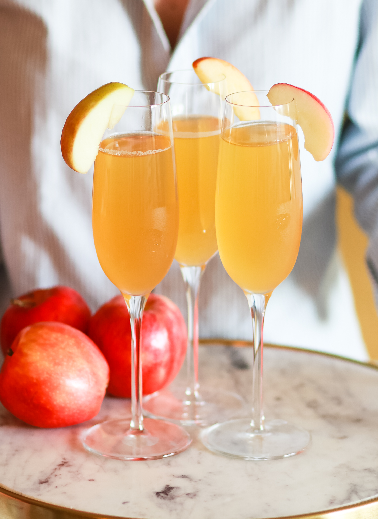 Seriously delish apple cider bellinis... such a fun fall champagne cocktail | Apple Cider Cocktail | Fall in a Flute: Festive Apple Cider Bellinis from southern blogger Stephanie Ziajka from Diary of a Debutante