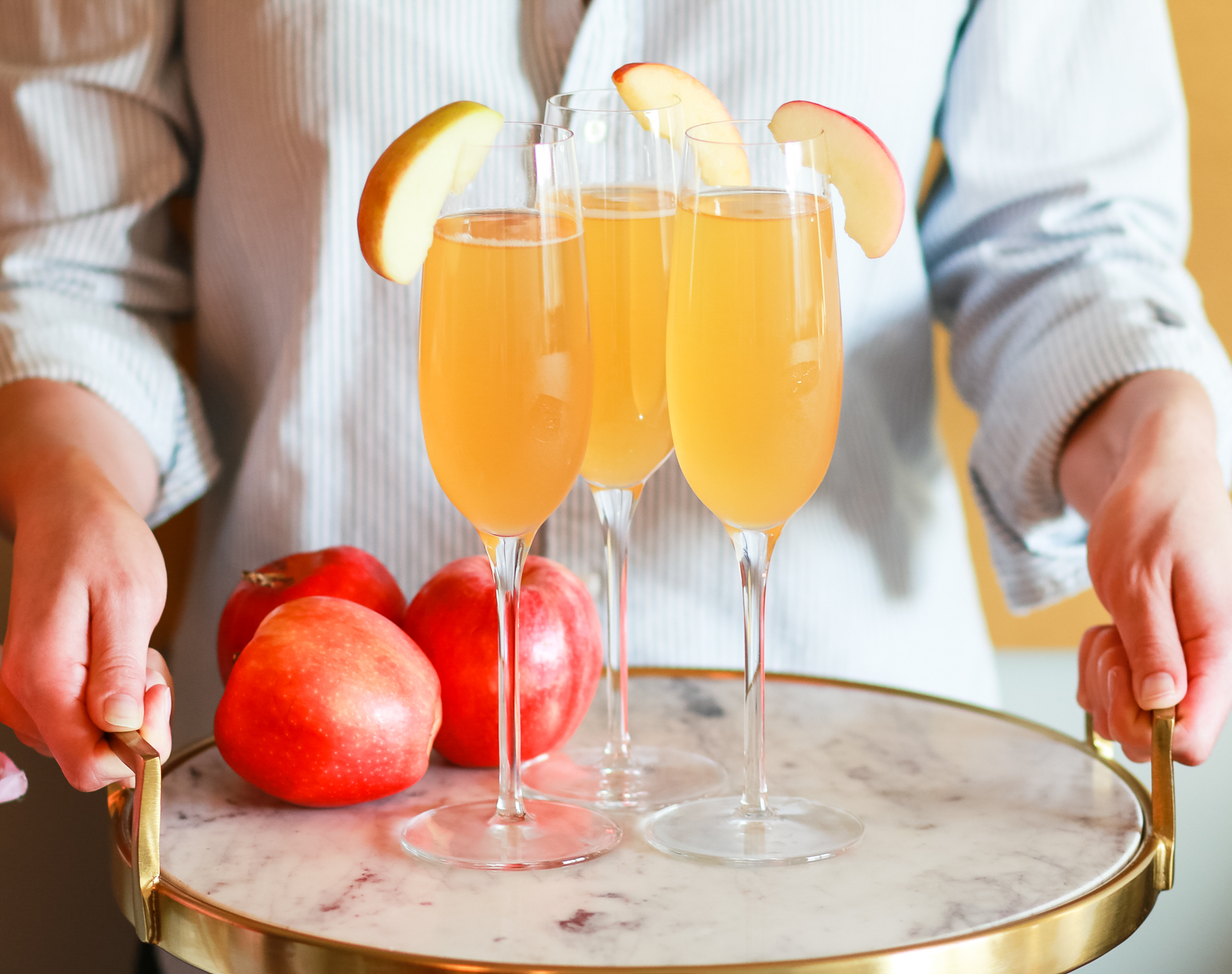 Seriously delish apple cider bellinis... such a fun fall champagne cocktail | Apple Cider Cocktail | Fall in a Flute: Festive Apple Cider Bellinis from southern blogger Stephanie Ziajka from Diary of a Debutante