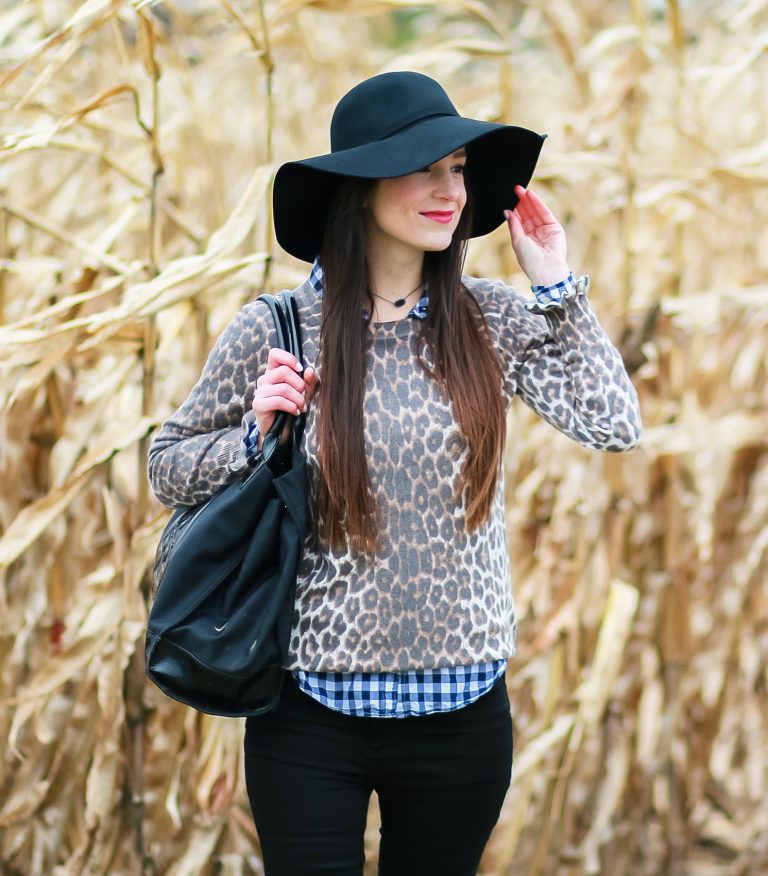 how to wear a floppy hat