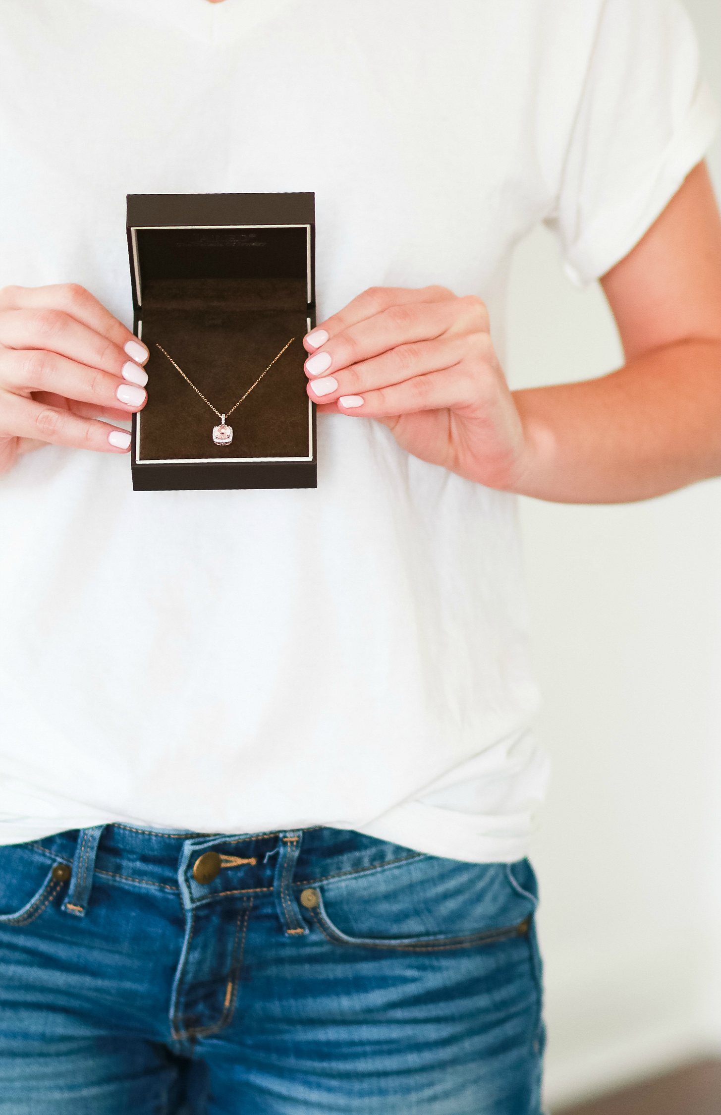 Sentimental new mom gift idea from Jared | Sentimental gift for new mom | Celebrate Timeless Moments: New Mommy Gift Idea with Jared The Galleria Of Jewelry by fashion blogger Stephanie Ziajka from Diary of a Debutante