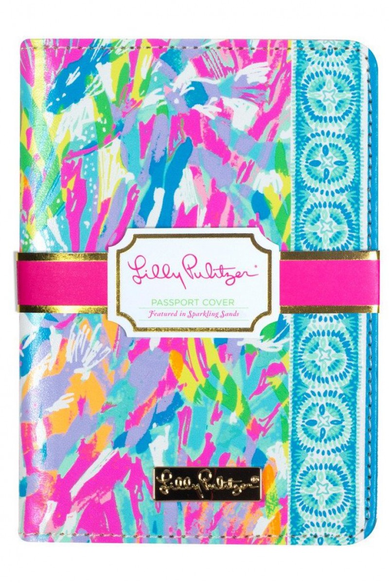 Lilly Pulitzer Passport Cover featured in Holiday Gift Guide: Something for Everyone on Your List by guest poster the Red Dress Boutique on Diary of a Debutante
