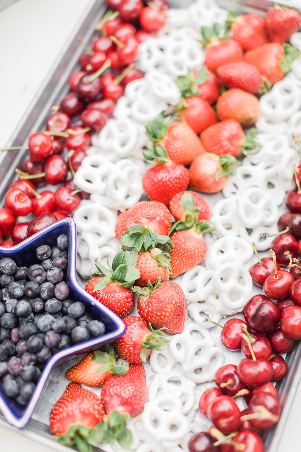 Patriotic Memorial Day fruit platter idea created by blogger Stephanie Ziajka on Diary of a Debutante