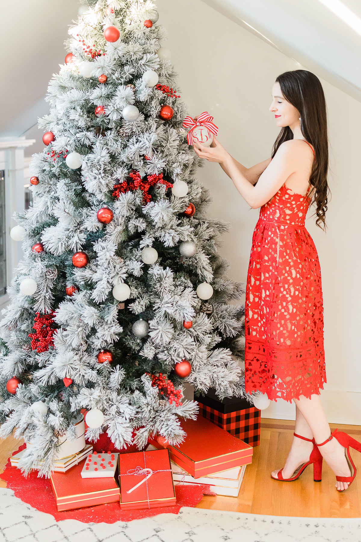 Red and white flocked Christmas tree designed by blogger Stephanie Ziajka on Diary of a Debutante