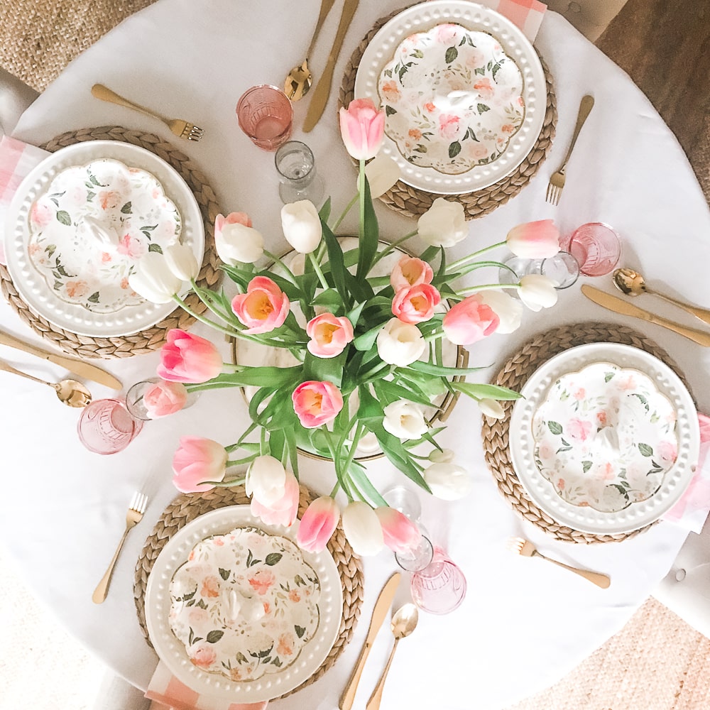 Spring table setting ideas by southern lifestyle blogger Stephanie Ziajka on Diary of a Debutante