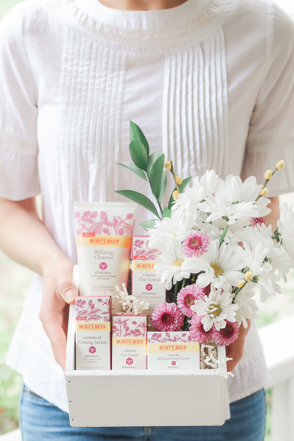 Blogger Stephanie Ziajka shares some box flower arrangements and DIY flower box ideas on Diary of a Debutante
