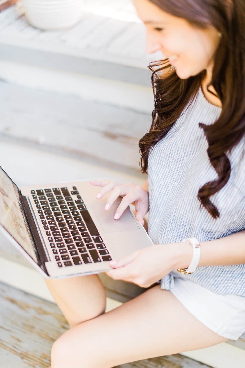 Blogger Stephanie Ziajka shares how the GoDaddy Open We Stand chat on LinkedIn has helped her small business survive COVID-19 on Diary of a Debutante