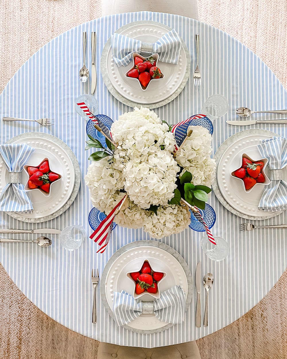 Simple 4th of July tablescape styled by blogger Stephanie Ziajka on Diary of a Debutante