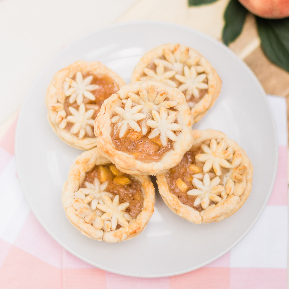 mini peach pie recipe by blogger Stephanie Ziajka on Diary of a Debutante