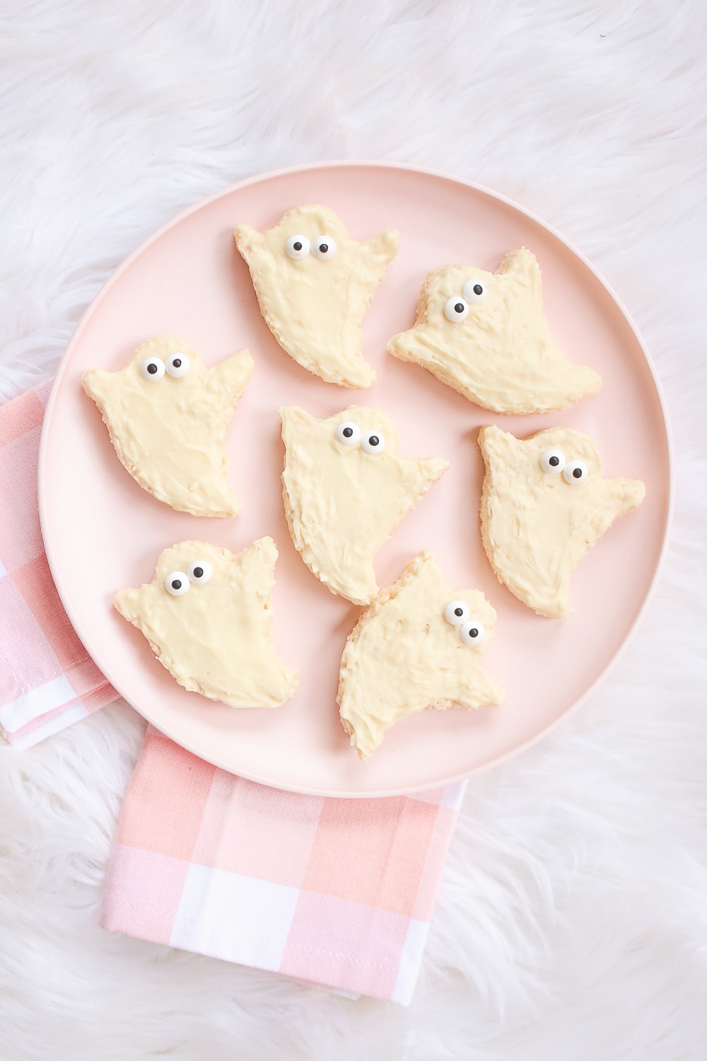 Ghost-shaped Halloween Rice Krispie treats recipe by southern blogger Stephanie Ziajka on Diary of a Debutante
