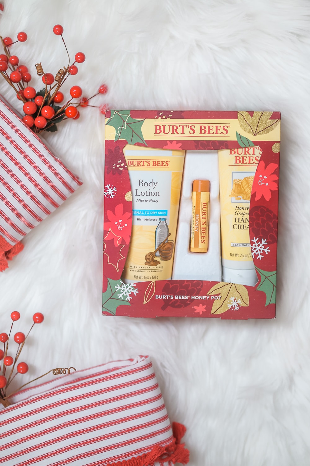 Blogger Stephanie Ziajka shares why Burt's Bees Honey Pot Gift Set is a great stocking stuffer idea for mom on Diary of a Debutante