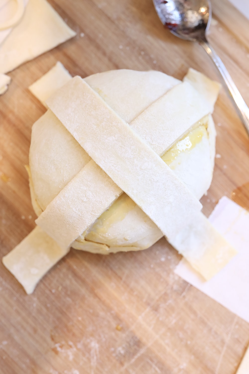 Blogger Stephanie Ziajka shows how to make a puff pastry bow on Diary of a Debutante
