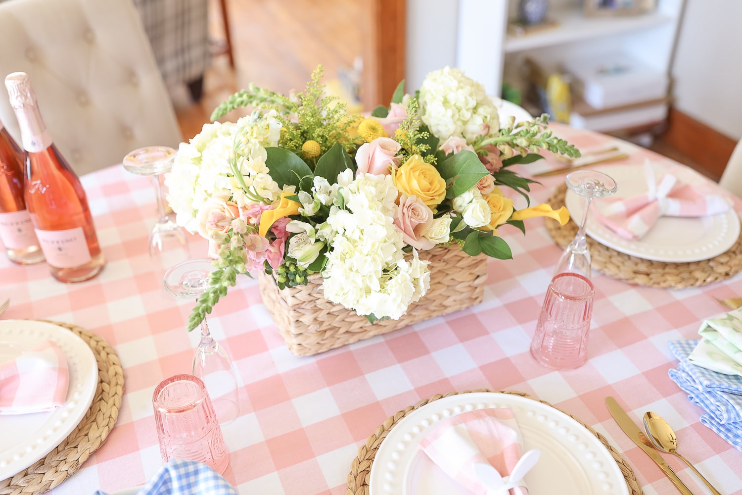 Easter centerpieces DIY from blogger Stephanie Ziajka on Diary of a Debutante