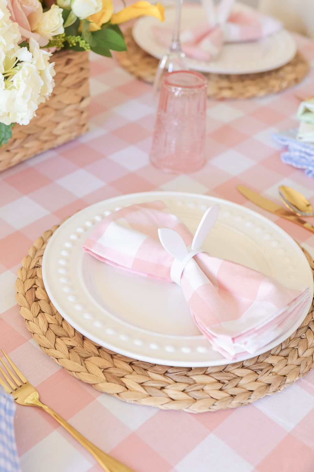 Cute Easter dinner table setting ideas from blogger Stephanie Ziajka on Diary of a Debutante