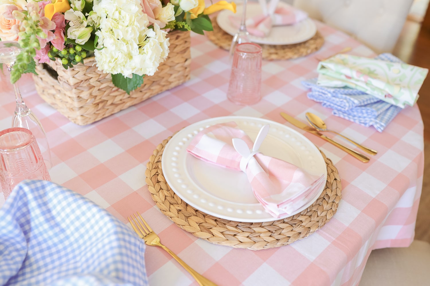 Easter tablescape ideas from blogger Stephanie Ziajka on Diary of a Debutante