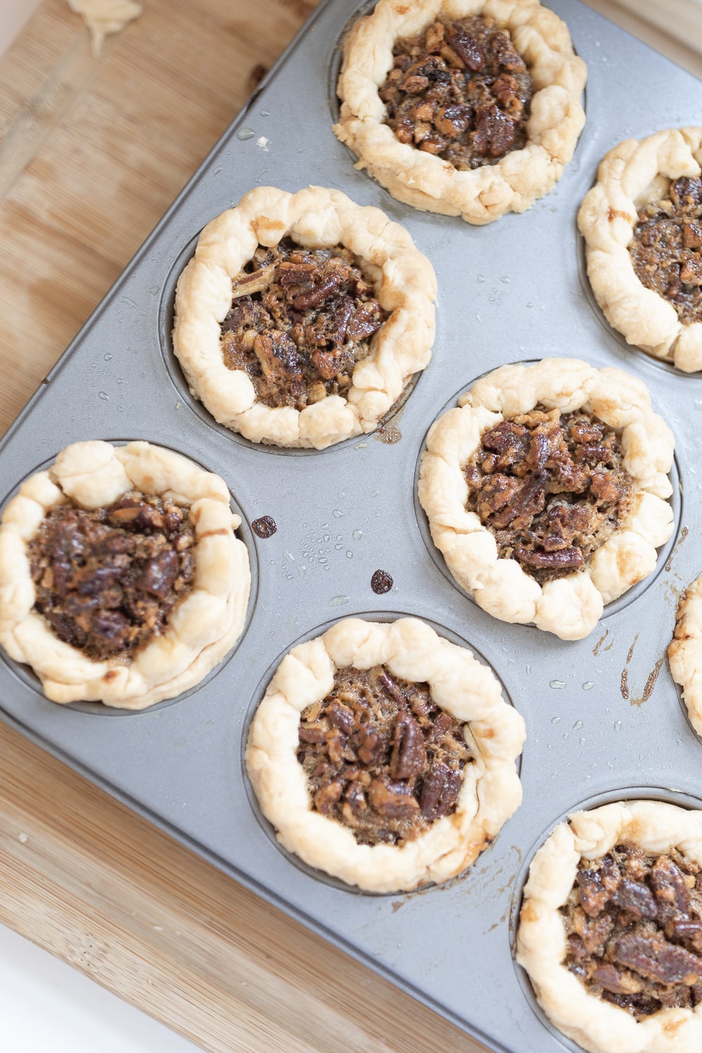 Southern pecan pie recipe with bourbon by blogger Stephanie Ziajka on Diary of a Debutante
