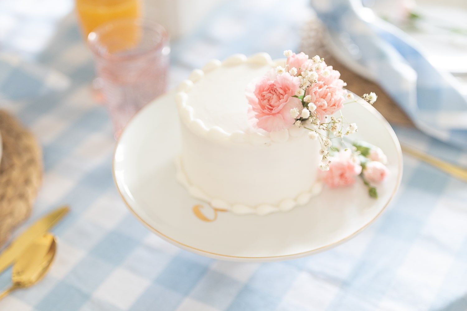 Pink carnation flowers on a cake idea by blogger Stephanie Ziajka on Diary of a Debutante
