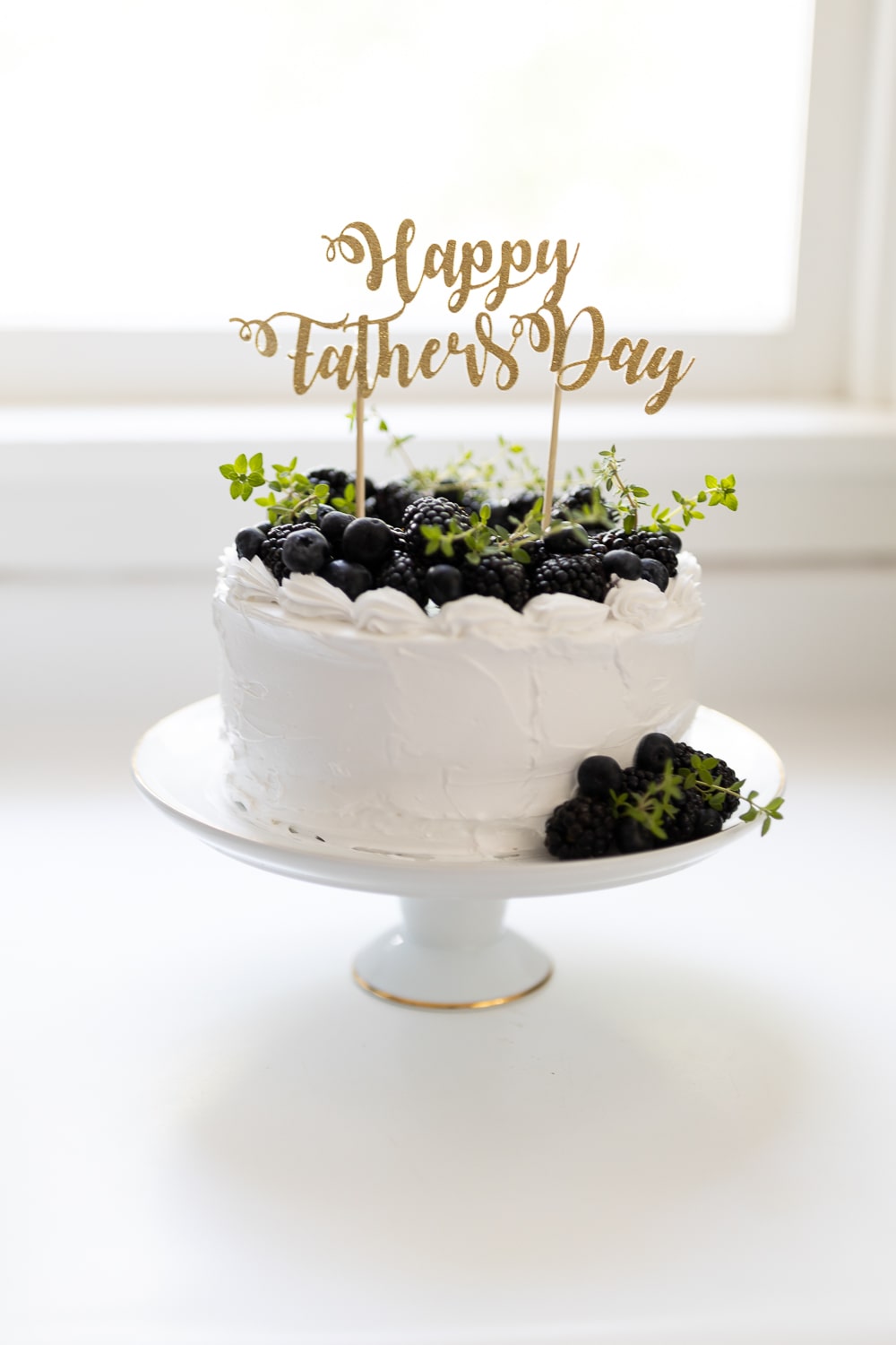 DIY Father's Day cake topper created by blogger Stephanie Ziajka on Diary of a Debutante