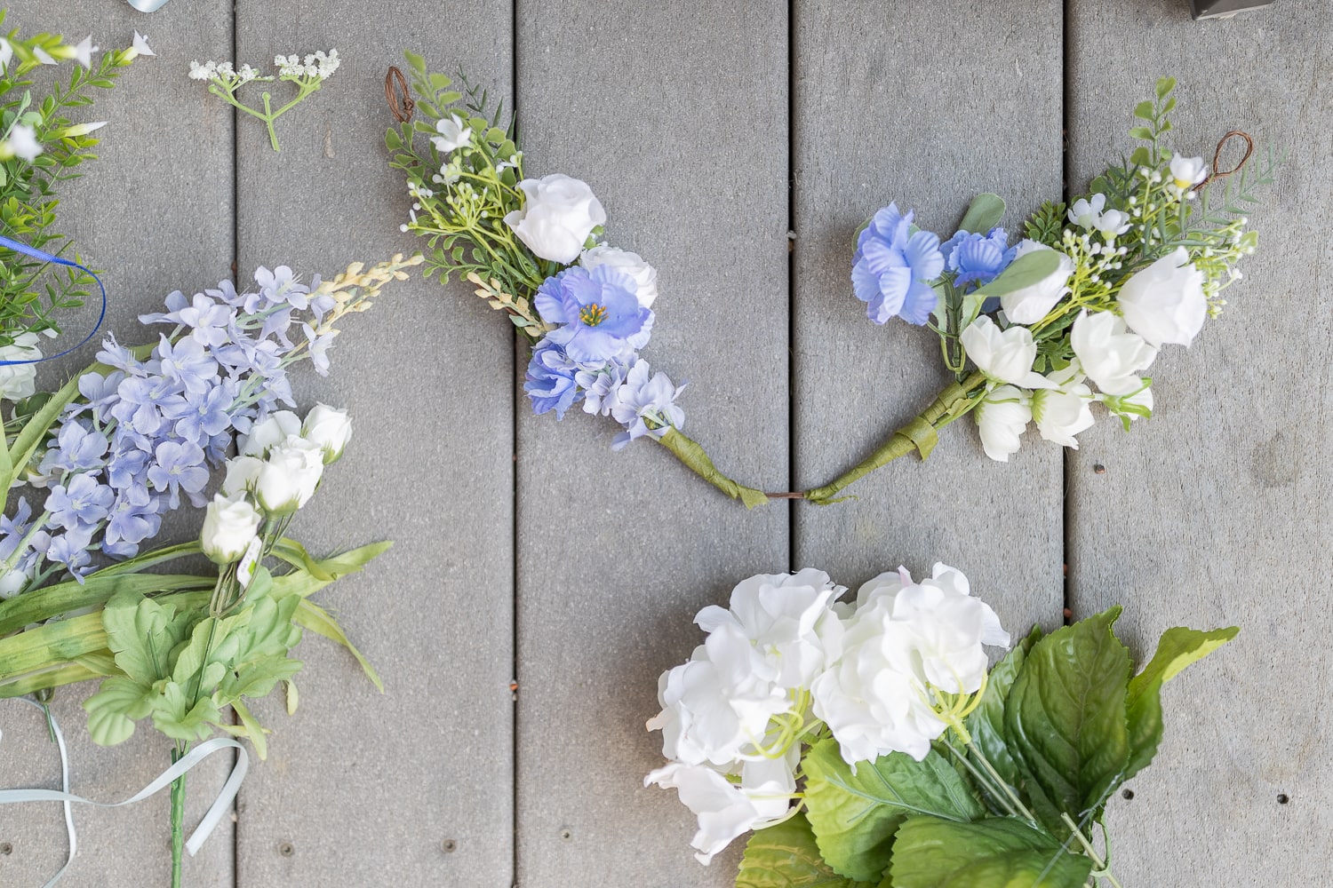 Blogger Stephanie Ziajka shares a DIY flower collar for dog wedding tutorial on Diary of a Debutante