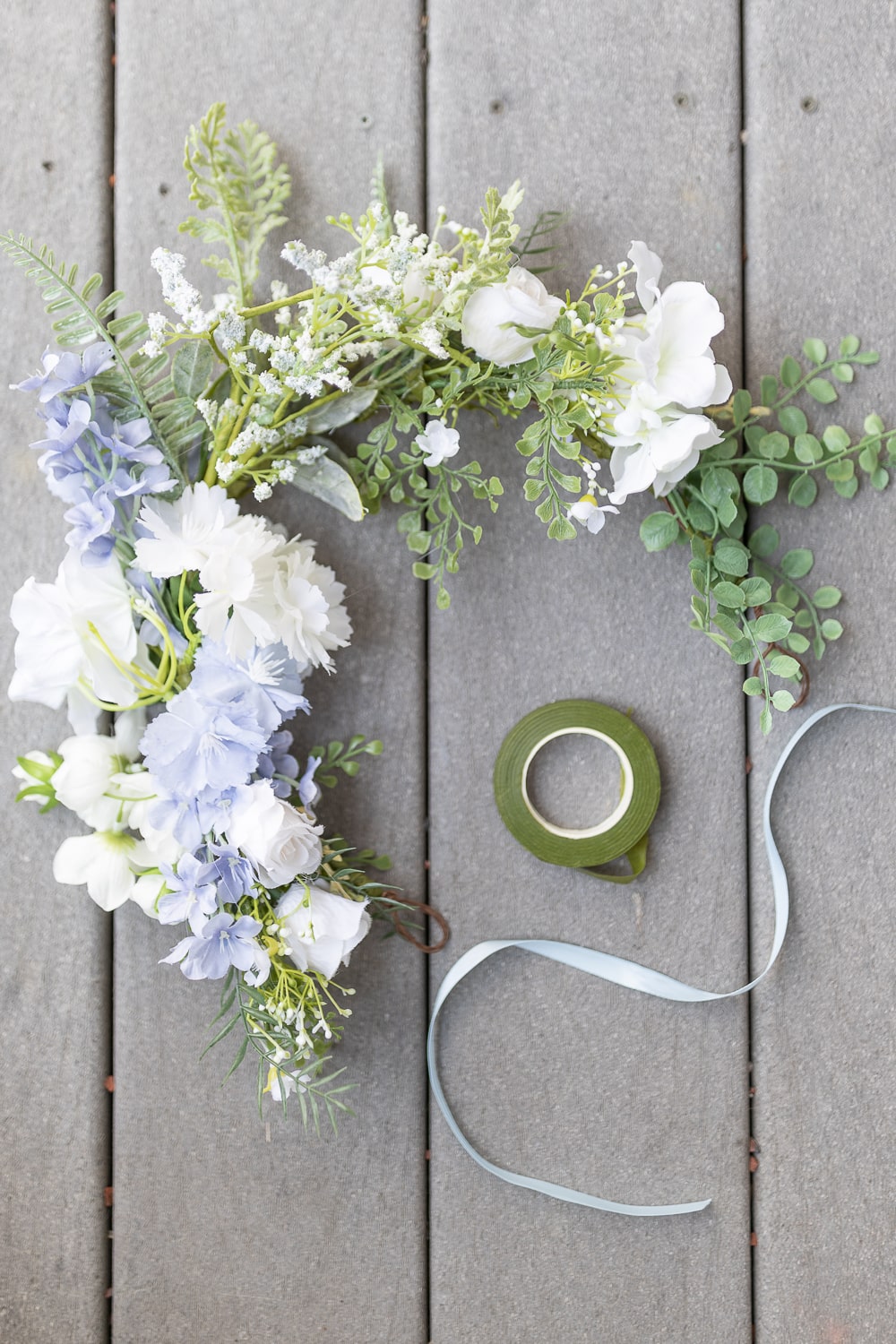 Dog flower collar wedding DIY by blogger Stephanie Ziajka on Diary of a Debutante