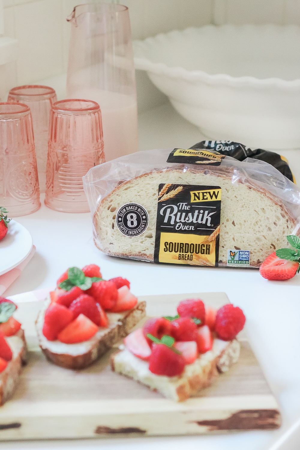 Berry ricotta breakfast toast recipe by blogger Stephanie Ziajka on Diary of a Debutante