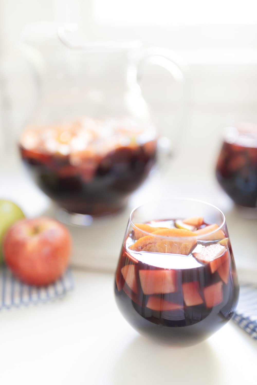 Apple cinnamon fall red sangria recipe by blogger Stephanie Ziajka on Diary of a Debutante