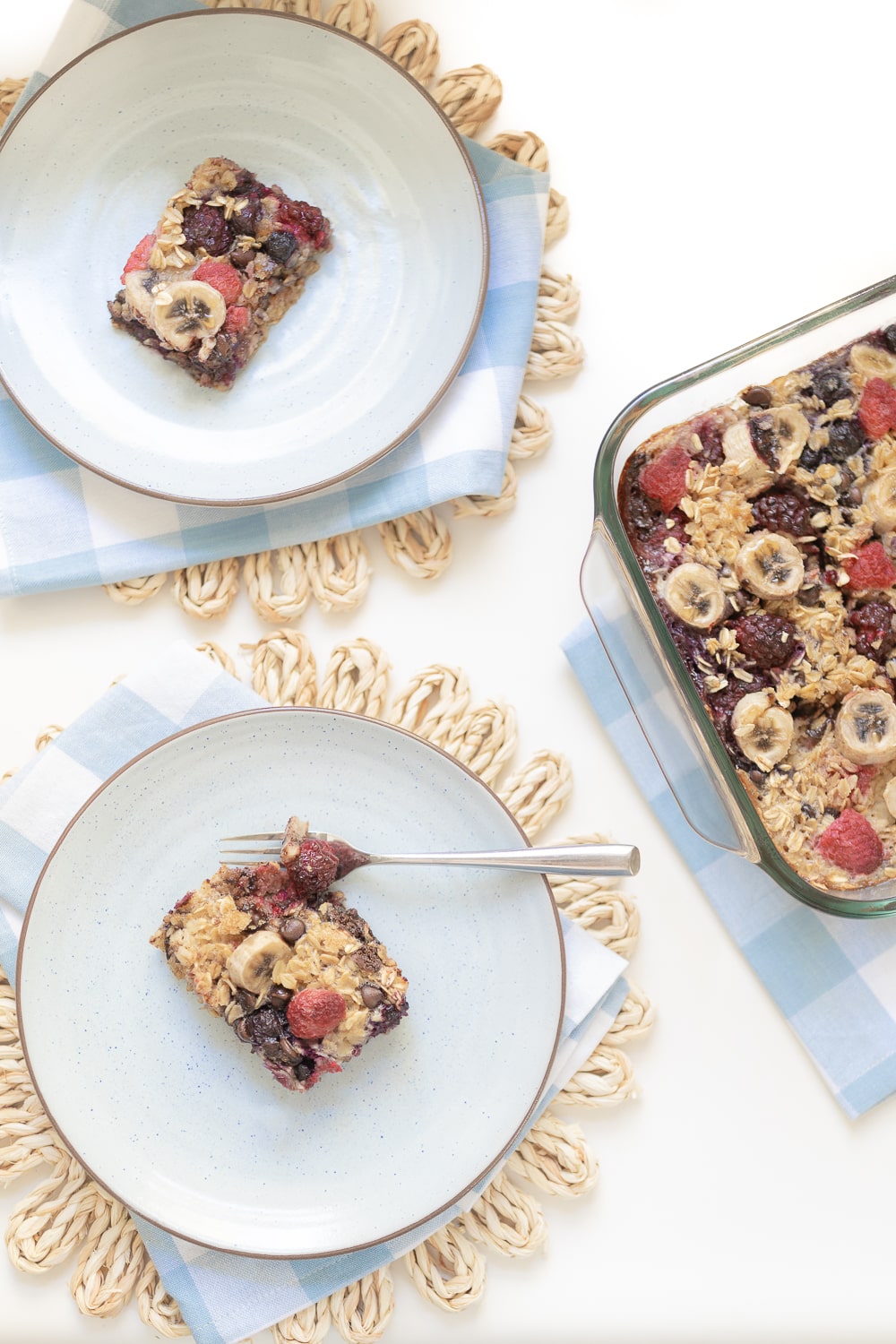Baked oatmeal bars recipe by blogger Stephanie Ziajka on Diary of a Debutante