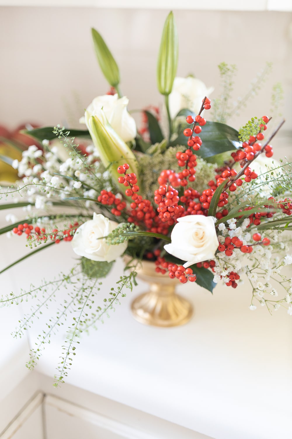 Christmas centerpiece ideas from blogger and amateur florist Stephanie Ziajka on Diary of a Debutante