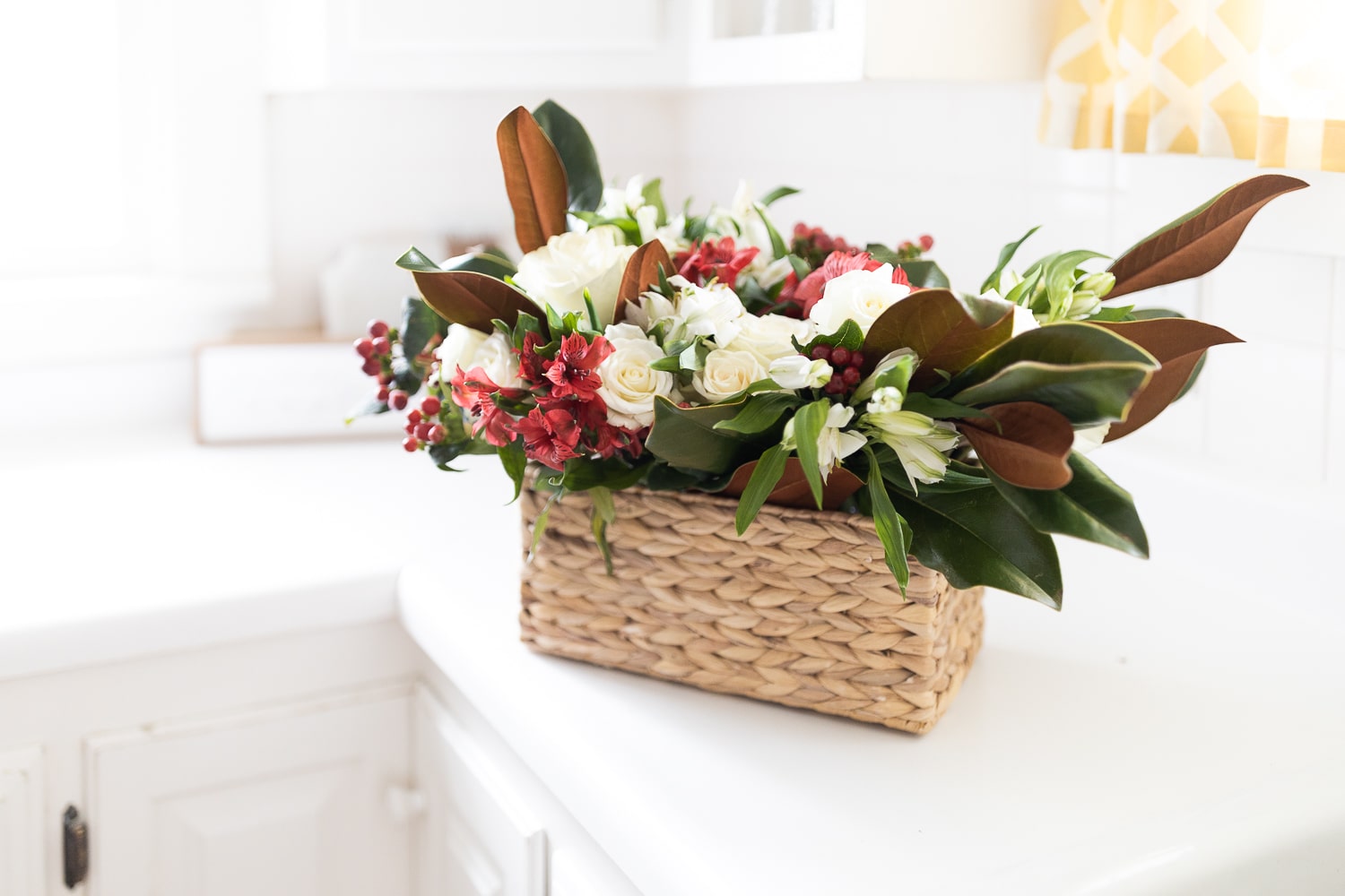 Blogger Stephanie Ziajka shares ideas for easy Thanksgiving floral arrangements on Diary of a Debutante