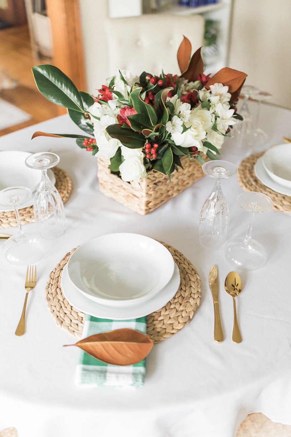 Simple fall tablescape ideas and DIY Thanksgiving flower arrangement tutorial from blogger Stephanie Ziajka on Diary of a Debutante