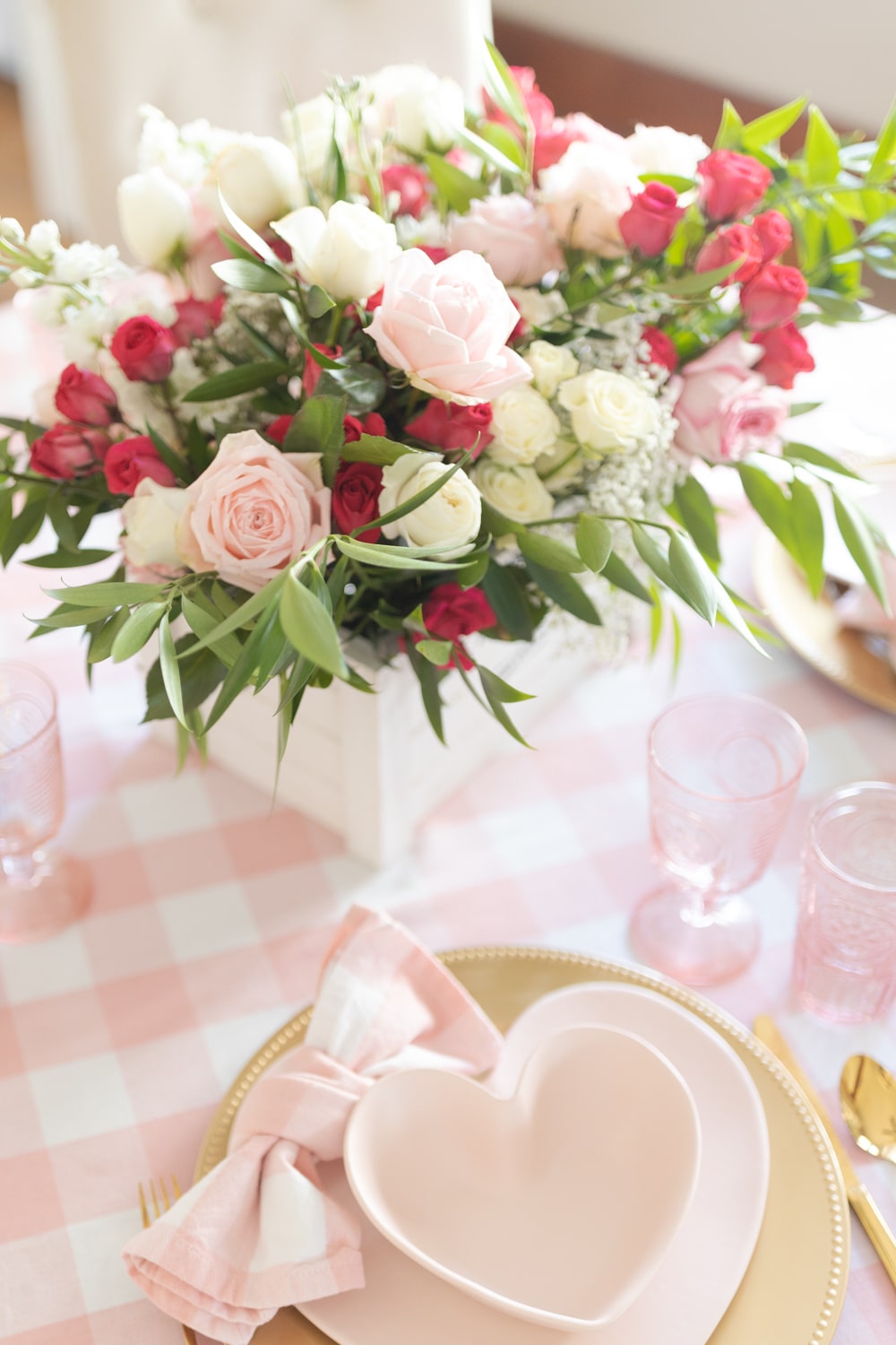 Pink Valentine's Day Table Decor Ideas for a Galentine's Brunch