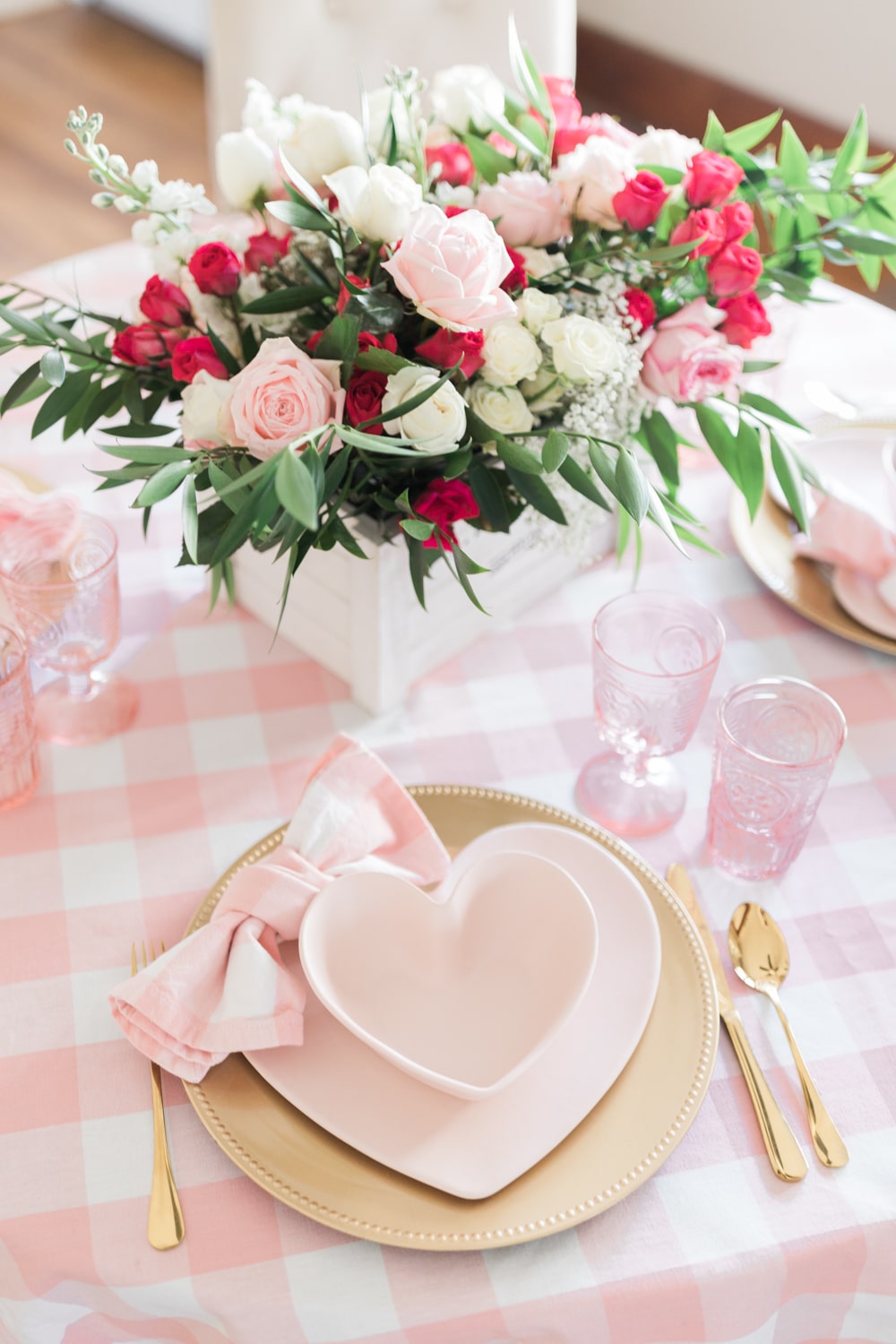 Pink valentine's day table decor by blogger Stephanie Ziajka on Diary of a Debutante