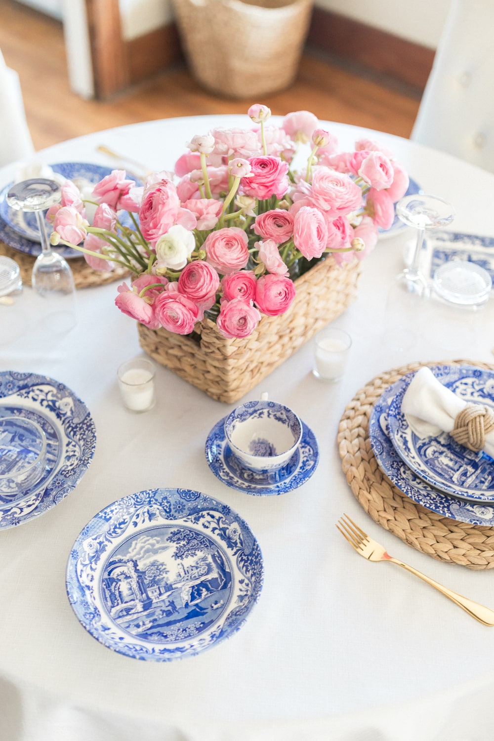 Blue and white valentines tablescape designed by blogger Stephanie Ziajka on Diary of a Debutante