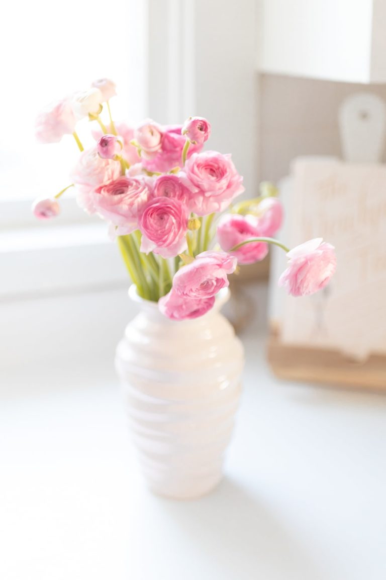 Ranunculus Flower Arrangement | Pink Centerpiece Tutorial + Design Tips