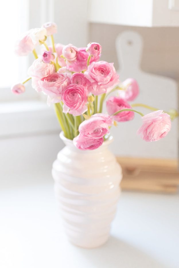 Ranunculus Flower Arrangement | Pink Centerpiece Tutorial + Design Tips