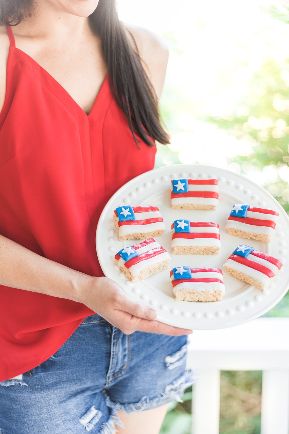 Blogger Stephanie Ziajka shows how to make fourth of july rice krispie treats on Diary of a Debutante