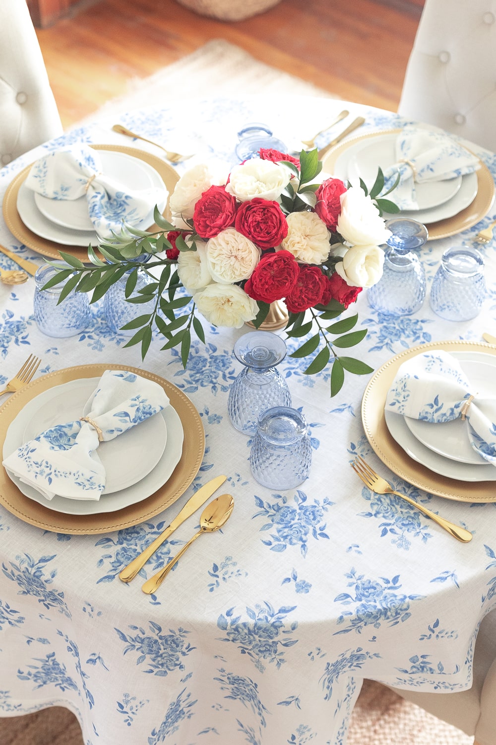 4th of july table settings designed by blogger Stephanie Ziajka on Diary of a Debutante
