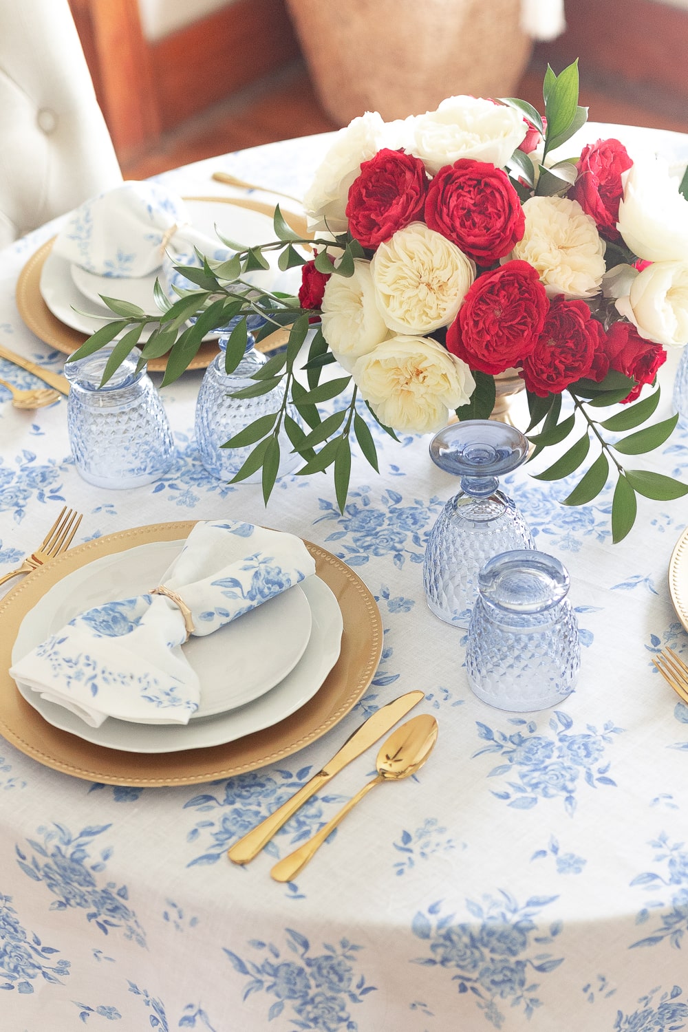 4th of July, Labor Day, or Memorial Day table designed by blogger Stephanie Ziajka on Diary of a Debutante