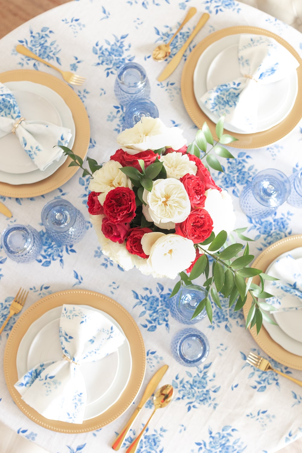 4th of july table decorations created by blogger Stephanie Ziajka on Diary of a Debutante