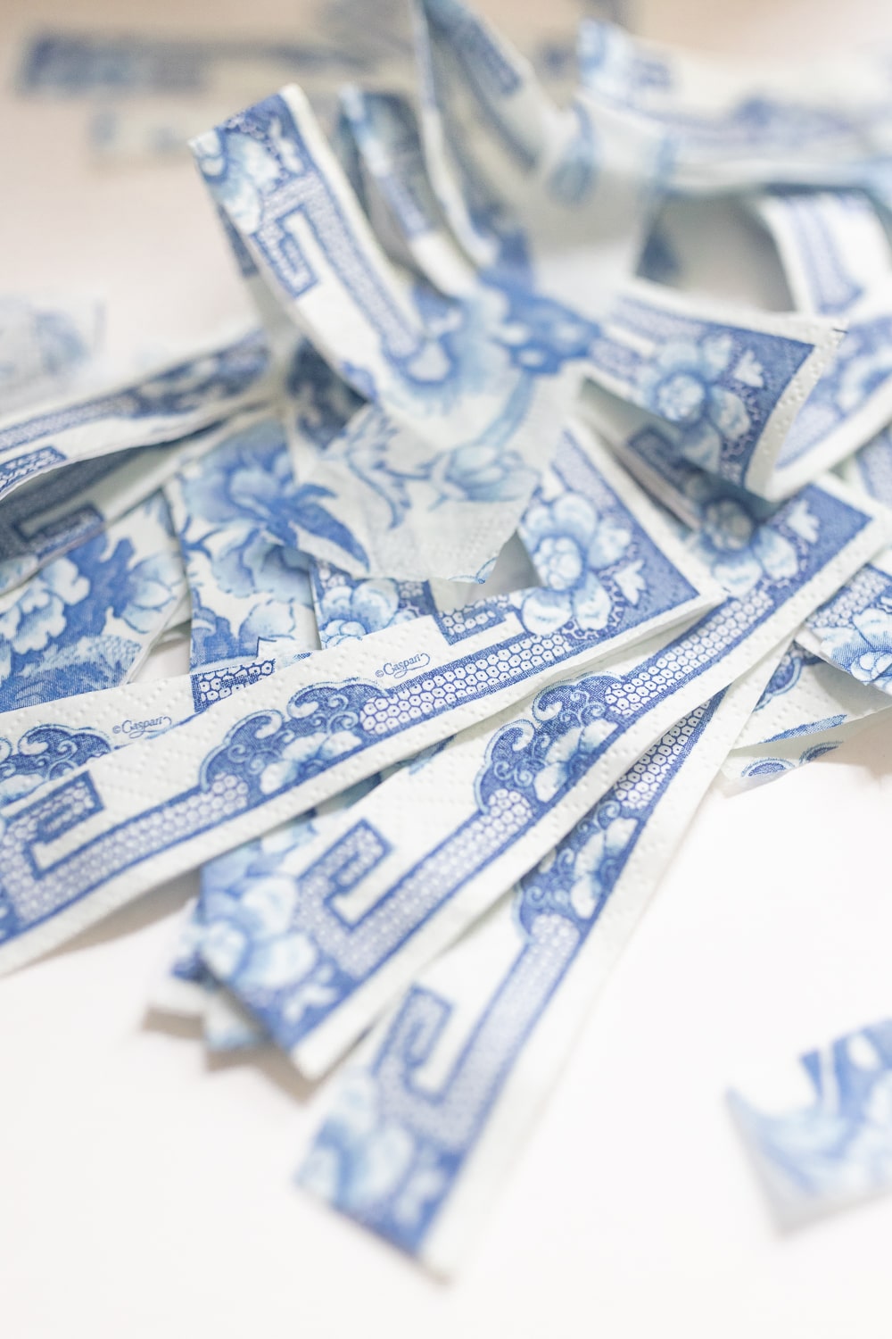 Blue and white Chinoiserie cocktail napkins on Diary of a Debutante